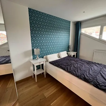 Exceptional With Mountain View Centre Station Apartment *