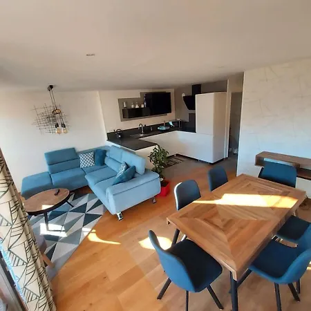 Exceptional With Mountain View Centre Station Apartment *