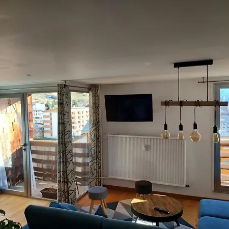 Exceptional With Mountain View Centre Station Apartment *